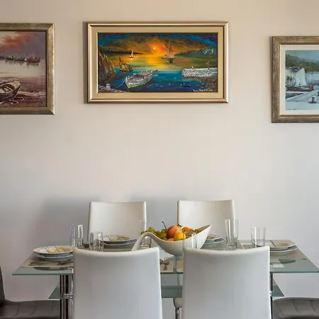 Modern Omiš